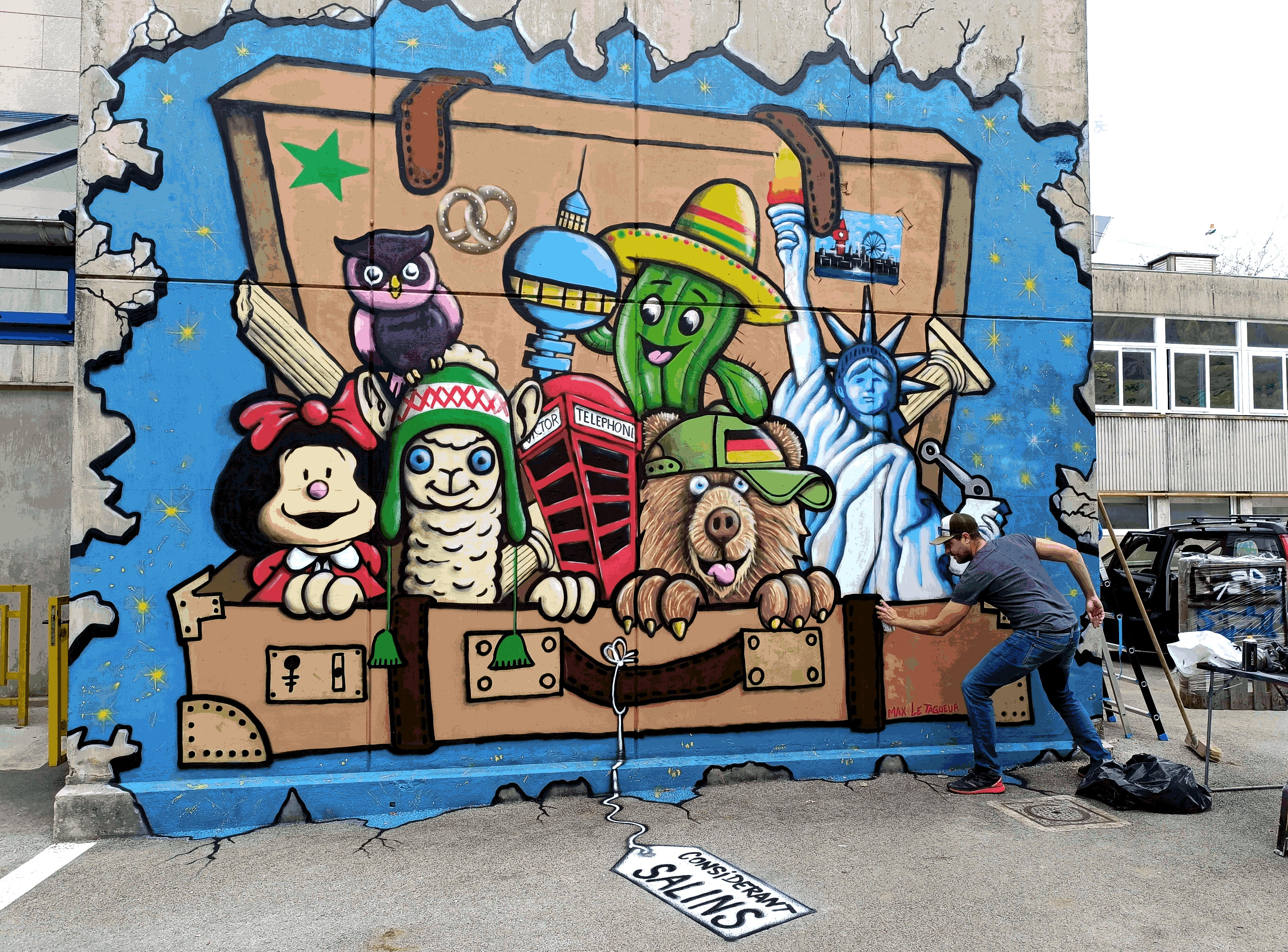 Fresque murale aux couleurs vives